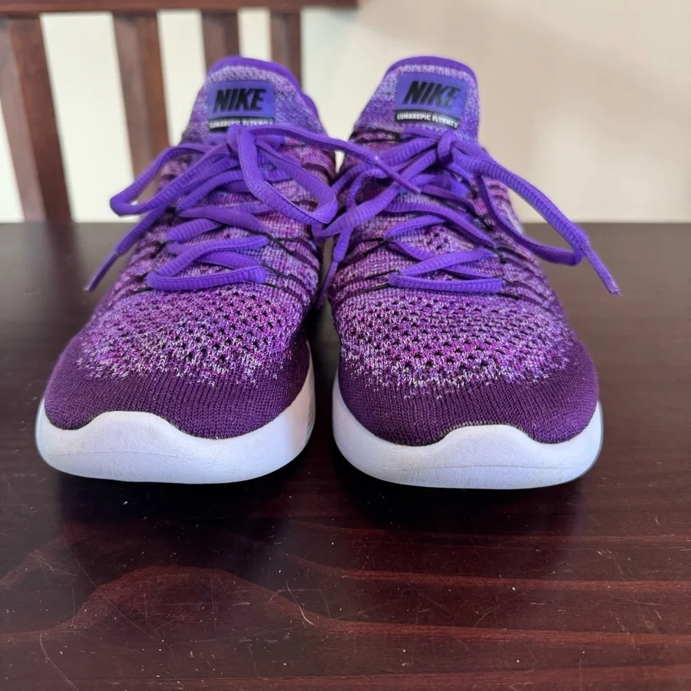 Nike purple LunarEpic Low Flyknit 2 running shoes girls size 6Y